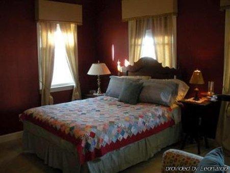 Haynes Bed And Breakfast Грийнсбъро Стая снимка