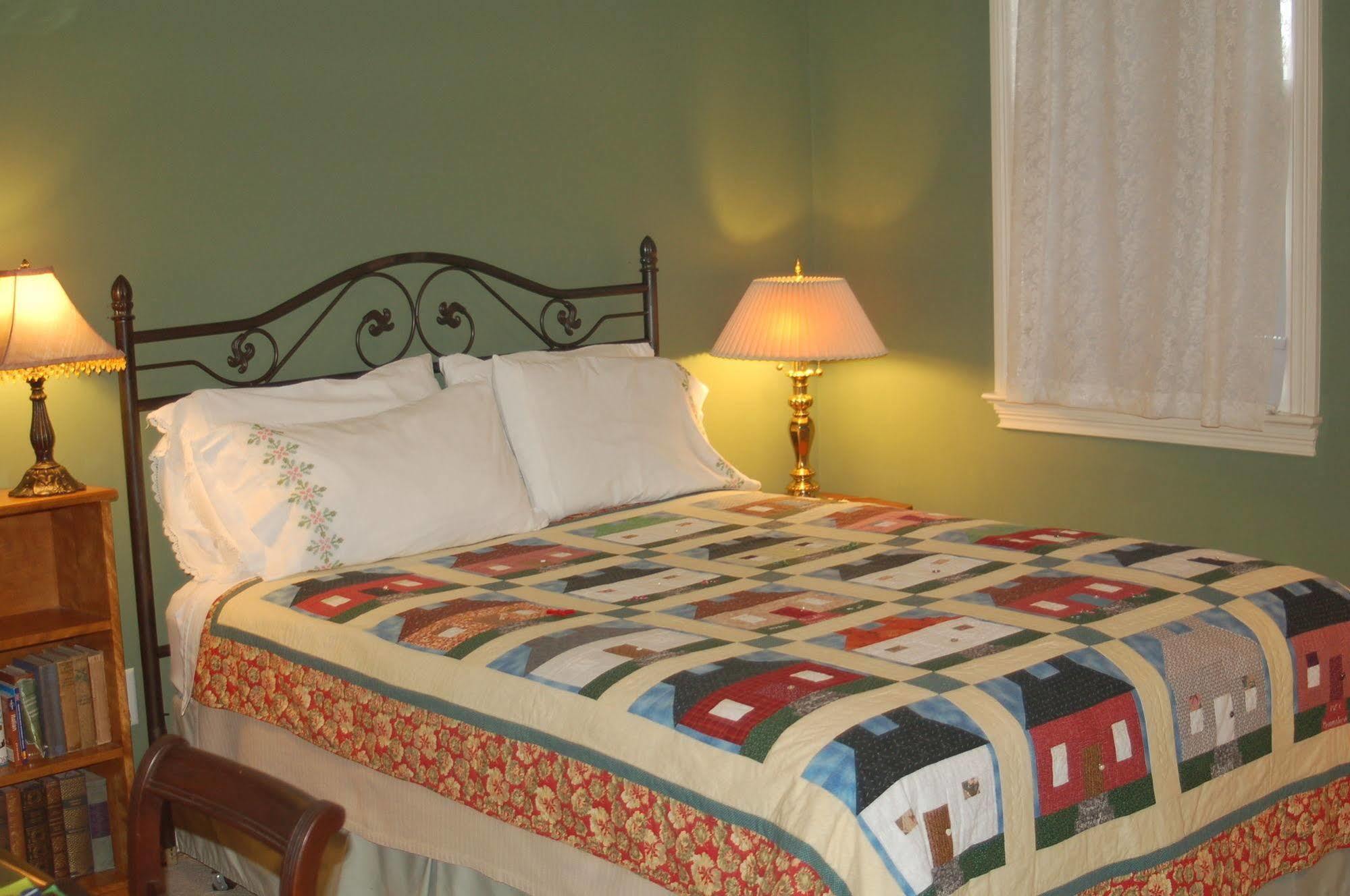 Haynes Bed And Breakfast Грийнсбъро Екстериор снимка