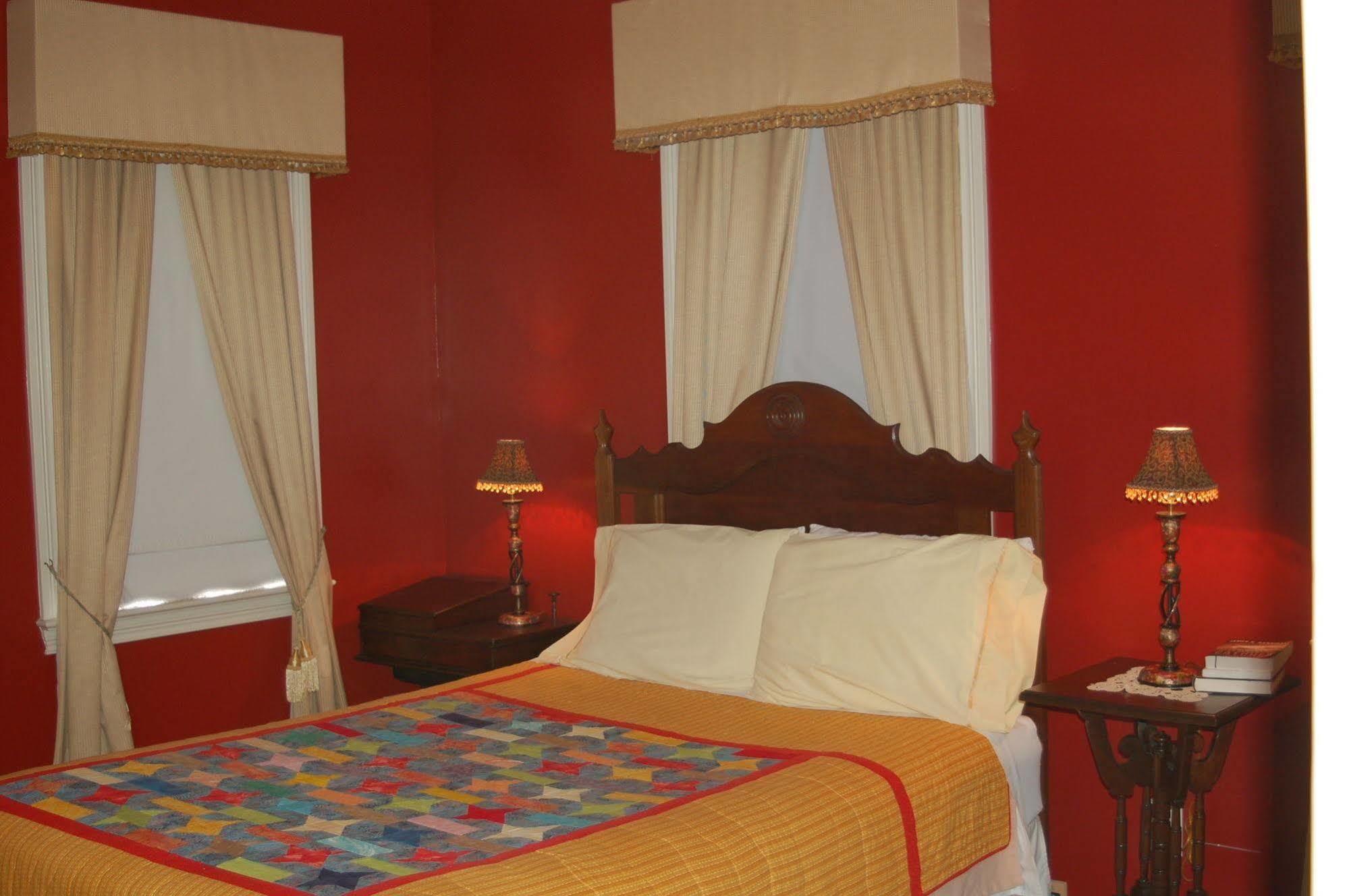 Haynes Bed And Breakfast Грийнсбъро Екстериор снимка